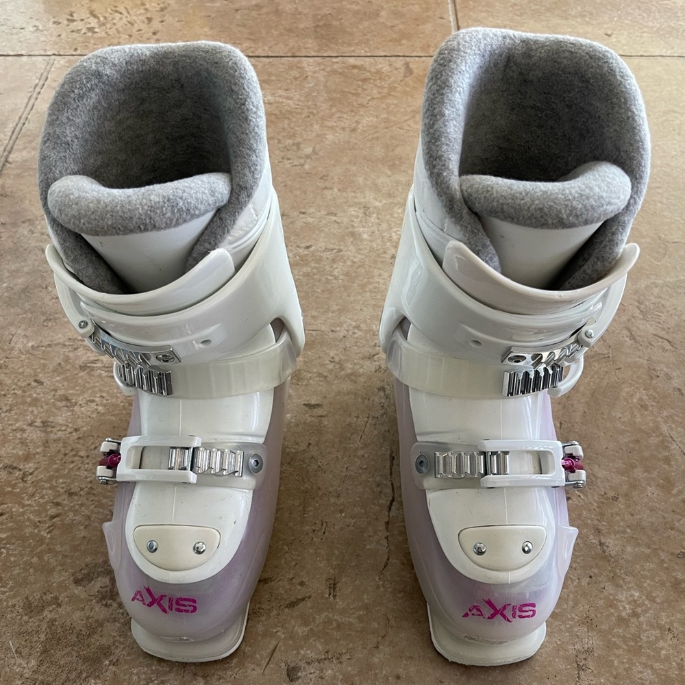 AXIS youth ski boots - in very good condition